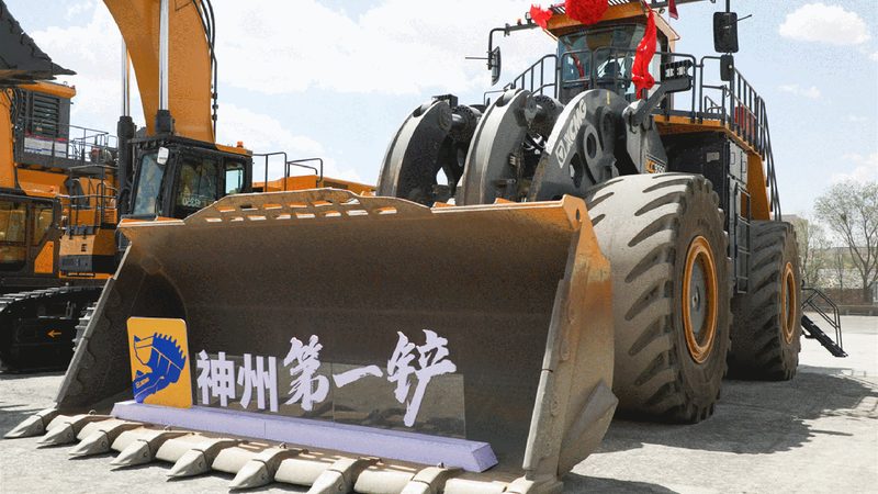 塔吊租赁成本通常包括以下几部分：